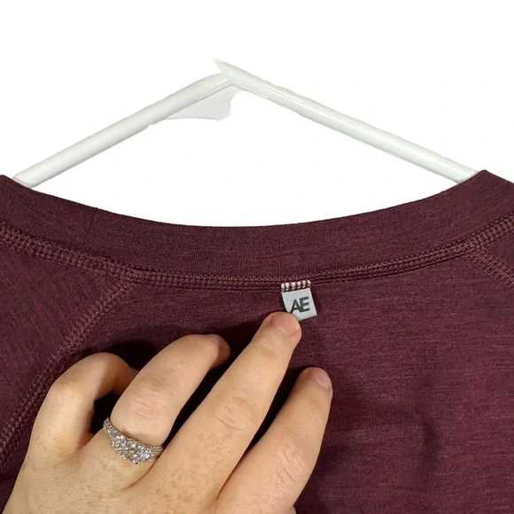American Eagle Mens Flex Shirt Size MED Maroon Gray Active Stretch Long Sleeve - Picture 7 of 8